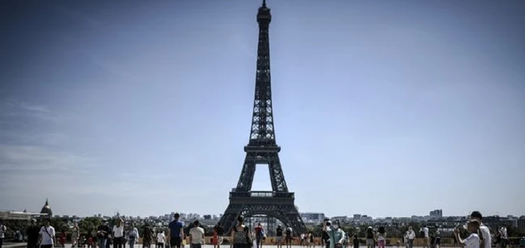 Eiffel Tower Closed For Two Hours After Bomb Threat by Raphael Ogar