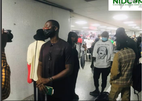 Omah Lay Arrives MMIA Lagos by Raphael Bichene